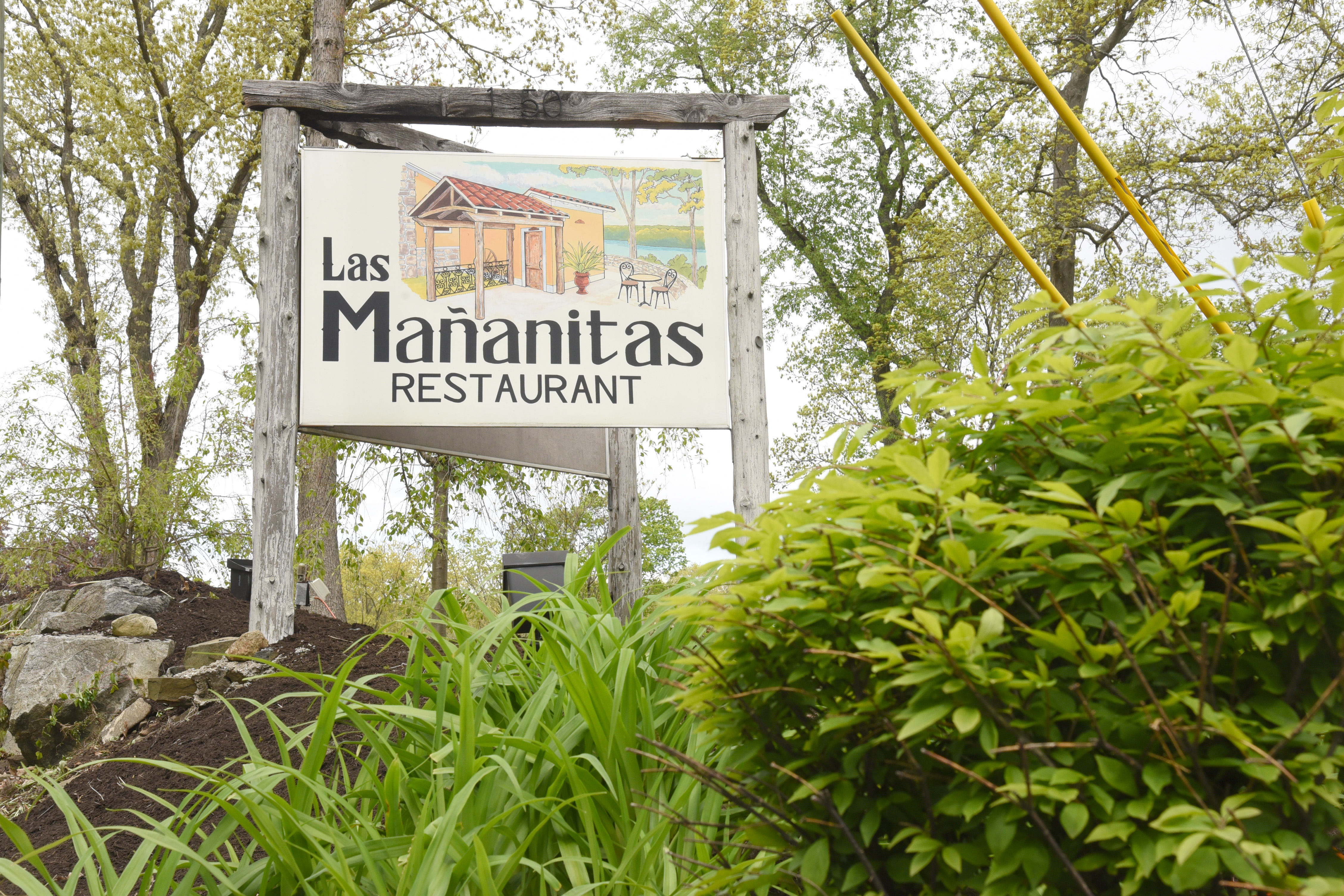 The Las Mañanitas welcome sign